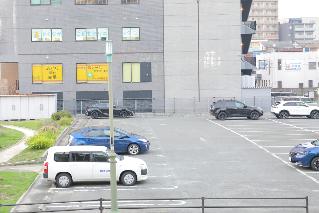 クリニックの駐車場